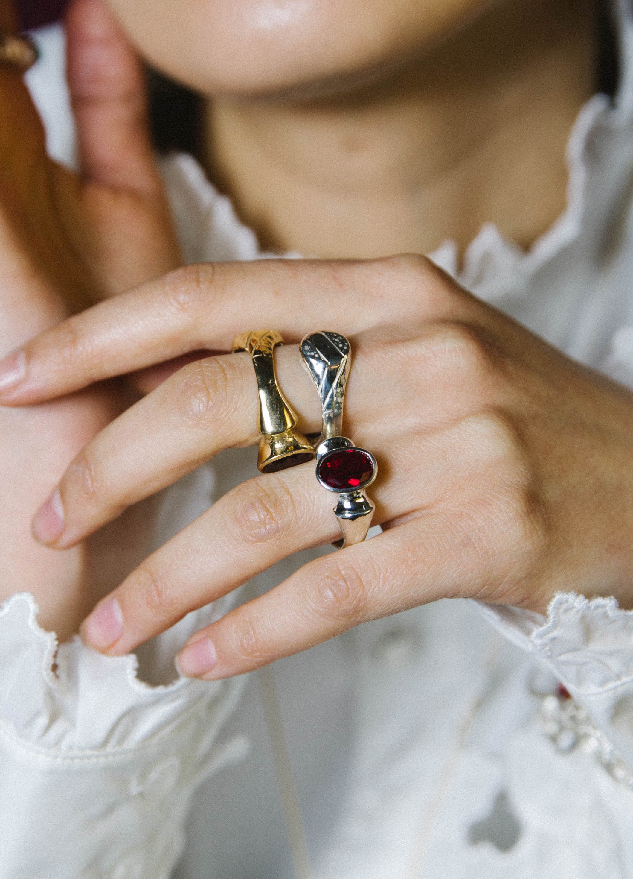Secretly sealed Ring