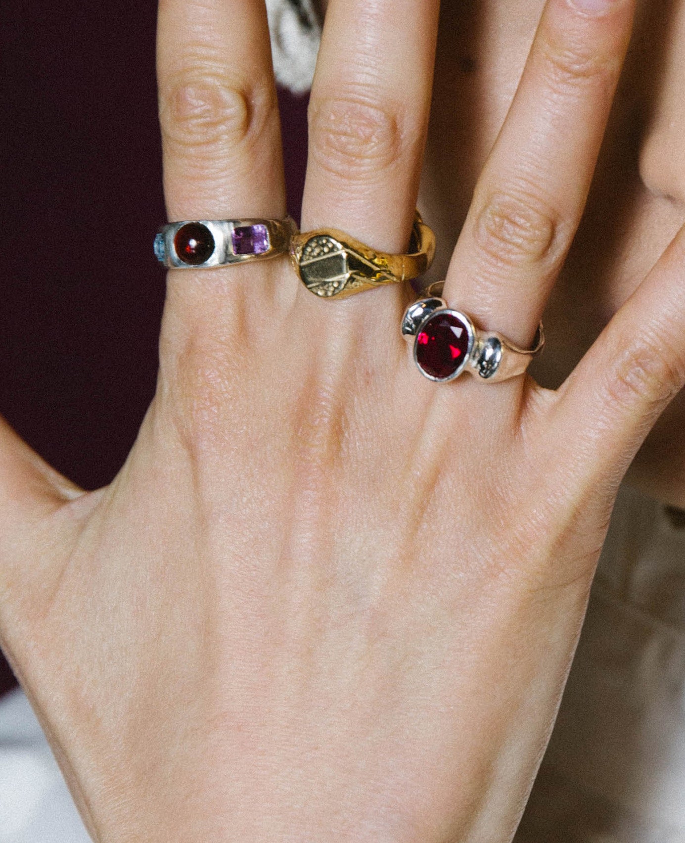 Secretly sealed Ring